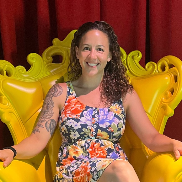 Meet your Posher, Courtney - Picture 2 of 3